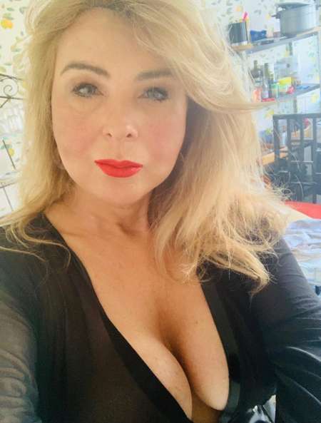 Belle masseuse blonde naturiste à Toulon gare