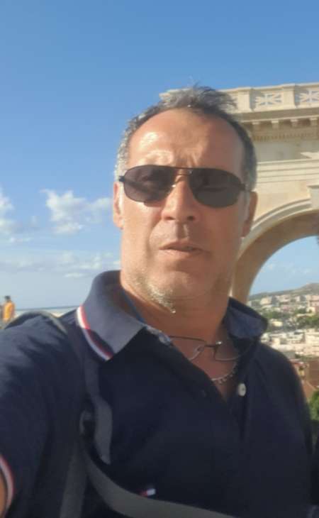  Beau brun bien foutu cherche femme pour 69