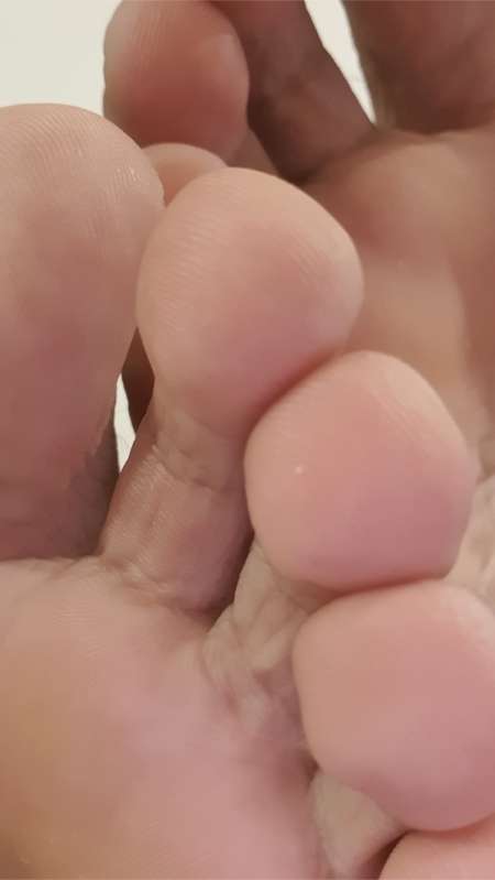 ch un esclave des pieds et à vider mes couilles