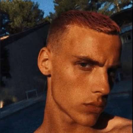 Hugo escort boy