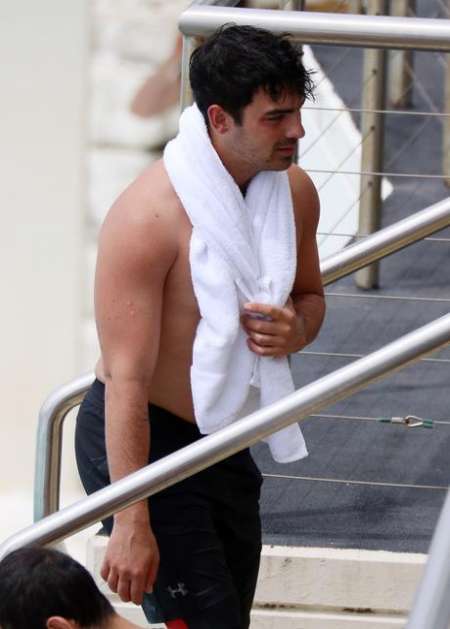 Homme jeune Masseur/escort pour les femmes