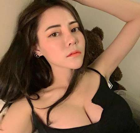 jolie femme asiatique belle mains douce a Béziers