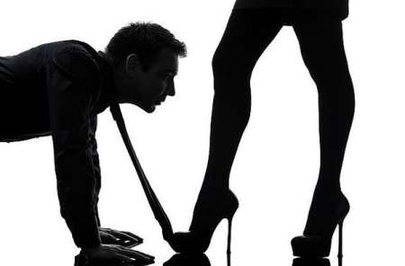 Soumis sans collier recherche une femme Domina