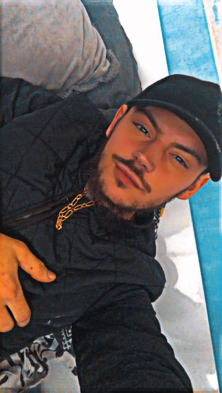 Jeune cherche maîtresse