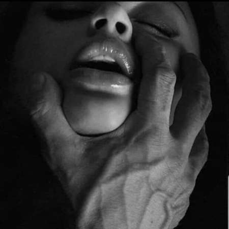 Toi, femme soumise, tu seras chienne