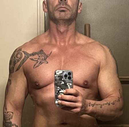 Recherche femme ou très jolie trans