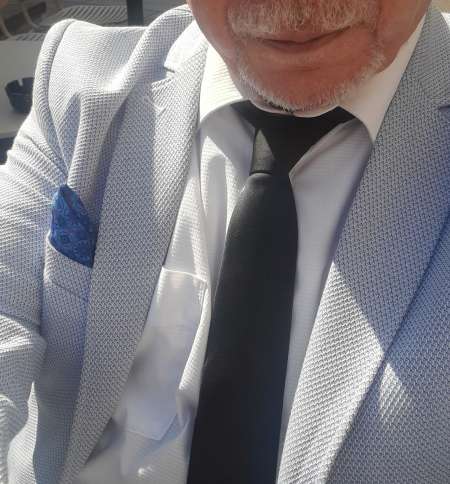 Je recherche une jfemme avec un gros fessier