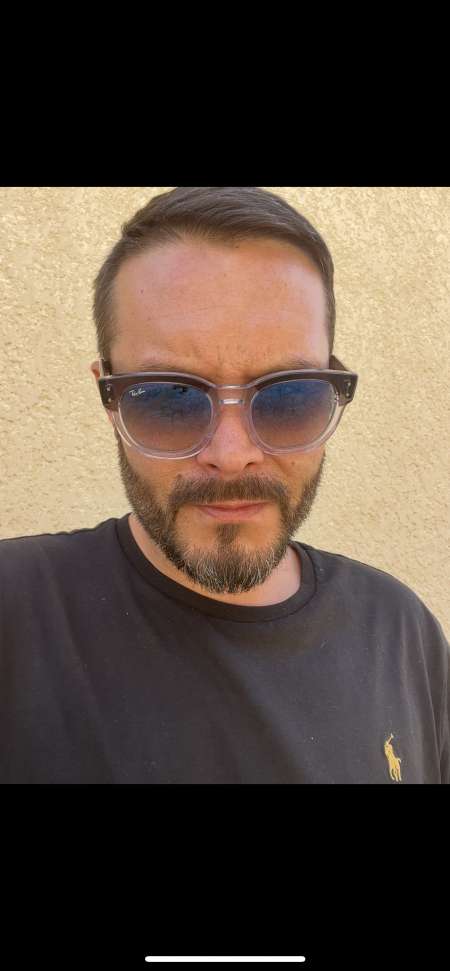 Homme charmant recherche femme de petite taille