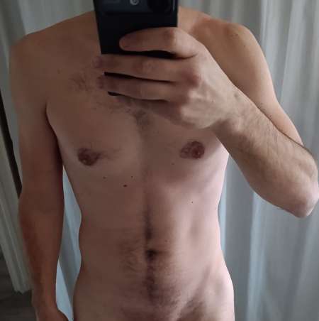 Homme cherche de nouvelles expériences.