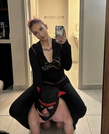 Viens vivre découvrir le BDSM à mes pieds !
