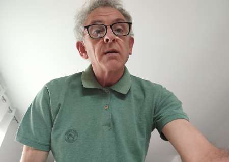 Homme cherche femme ayant une très grosse poitrine