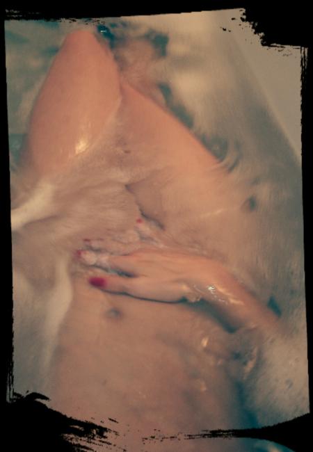 analehot_matureglo56