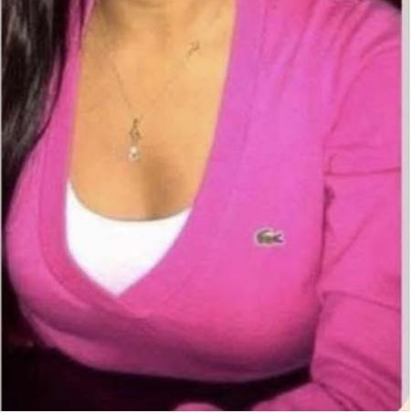 Une jolie praticienne en massage bien être