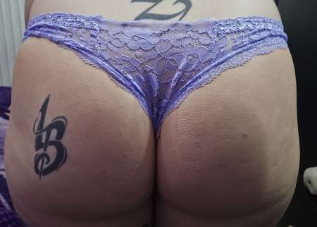 jolie femme a tres gros seins pour du plaisir