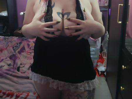 jolie femme a tres gros seins pour du plaisir