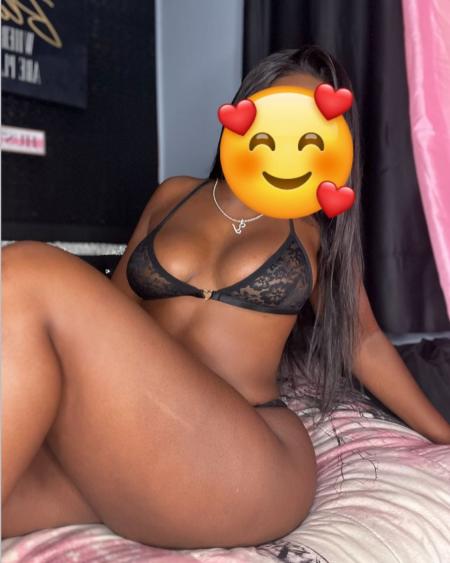 SEXY NEGRESSE DE FORME ,LINGERIE MAÎTRESSE DOUCE
